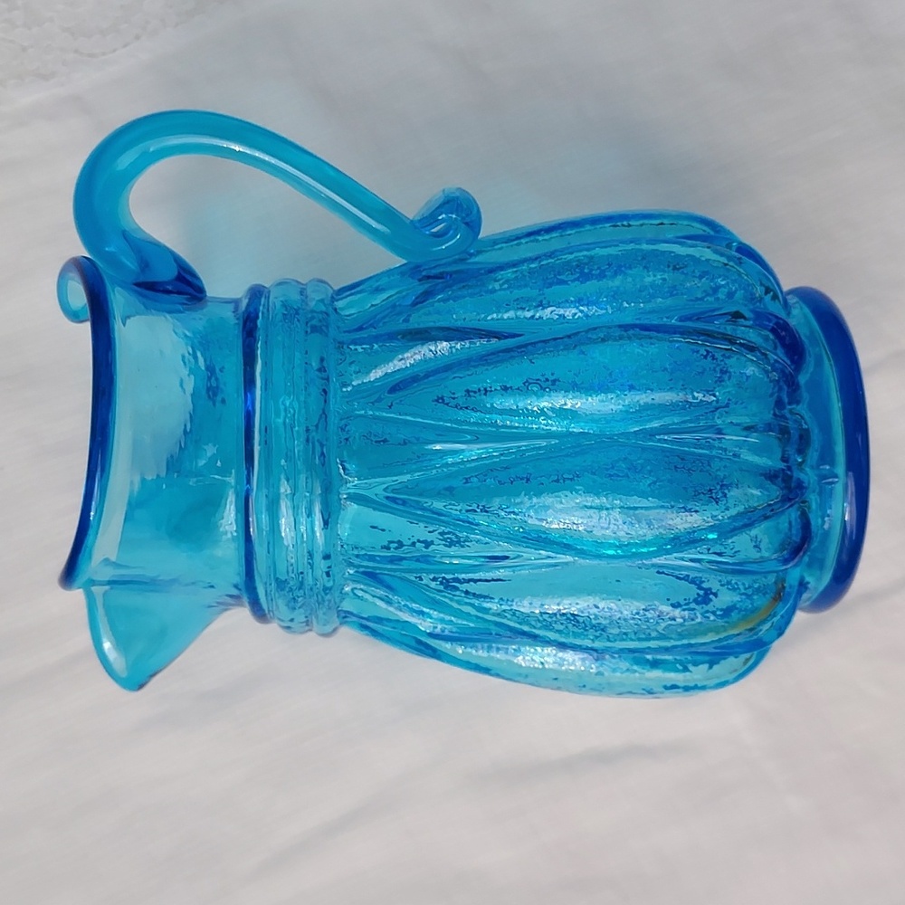 Turquoise blue ๐ Vintage glass pitcher vase with wide mouth spout - Picture 3 of 16
